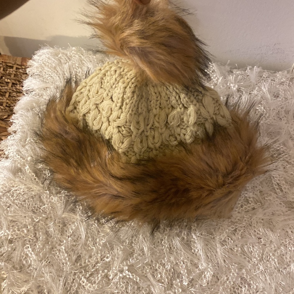 Wintery hat - Picture 2 of 2
